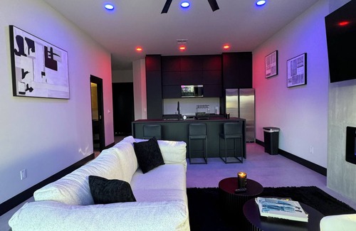 Central Oklahoma City House | Modern home in the Plaza District blend sleek design with luxury living.