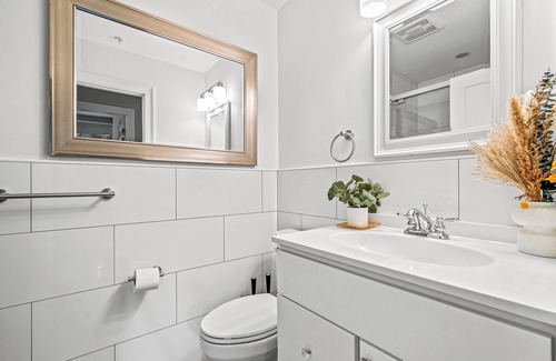 Dorchester House | Modern home-like 3BR2BA Retreat/Minutes to T