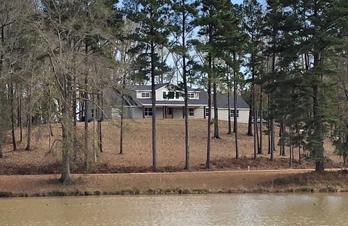Tougaloo House | Modern Home Luxury on a Country Lake Setting Minutes from Jackson