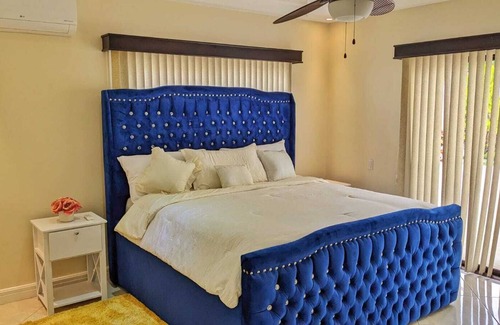 La Garita House | Modern home near airport. A/C . King & queen beds.