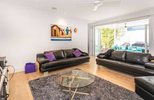 Mosman Park House | Modern home, pool, walk to beach