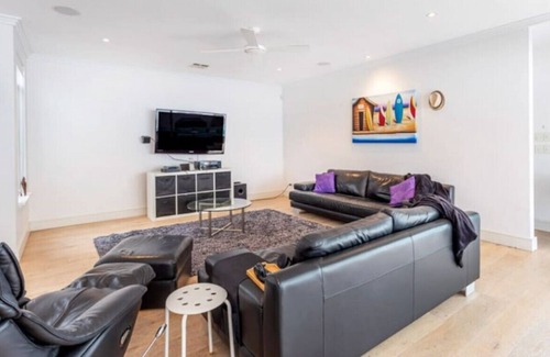 Mosman Park House | Modern home, pool, walk to beach