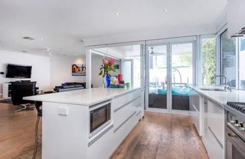 Mosman Park House | Modern home, pool, walk to beach