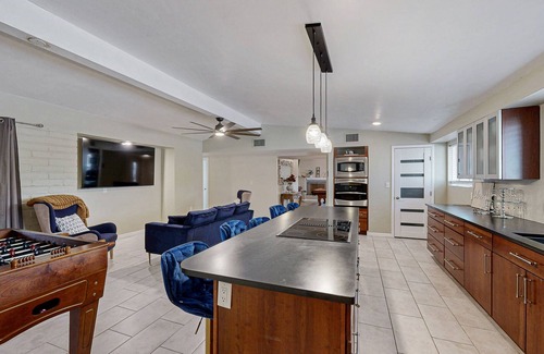 Casas Adobes House | Modern Home w/Casita, foosball and pool tables, patios, BBQ grills, fire pits