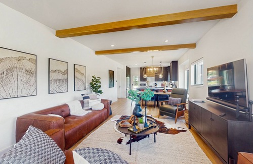 Tabernash House | Modern home w/full kitchen, hot tub, balcony, great views & location