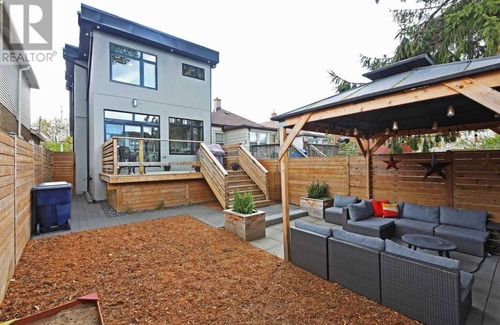 Woodbine - Lumsden House | Modern Home w/Patio, Fireplace, Parking - 20mins to Downtown & Beach