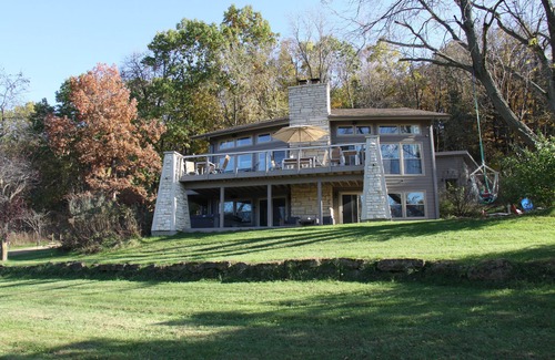 The Galena Territory House | Modern Home w/private hot tub, game room, & Amazing VIEWS