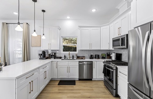 Galveston House | Modern Home-Walk to Beach-Cowboy Pool-Dog Friendly