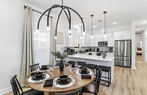 Galveston House | Modern Home-Walk to Beach-Cowboy Pool-Dog Friendly