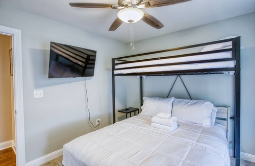 Highlands House | Modern Home - Walk to Beach - Fast Wi-Fi