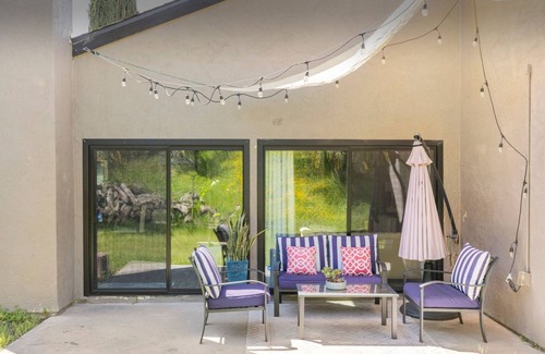 San Carlos House | Modern Home with Chef kitchen near Mission Trail