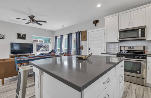 Parker Lane House | Modern Home with pool downtown (30 day plus)
