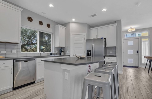 Parker Lane House | Modern Home with pool downtown (30 day plus)