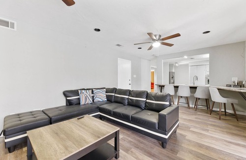 Irving House | Modern home with swimming pool