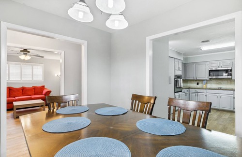 Irving House | Modern home with swimming pool