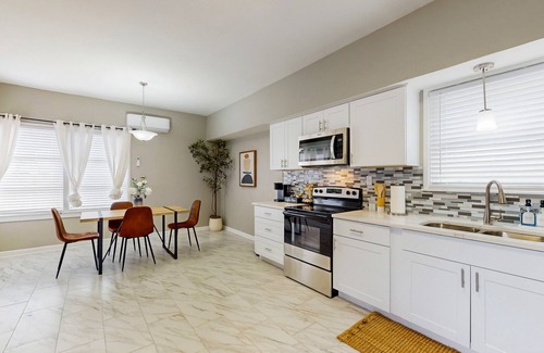 Del Mar House | Modern home with children's items, foosball & furnished deck - dog-friendly