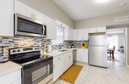 Del Mar House | Modern home with children's items, foosball & furnished deck - dog-friendly