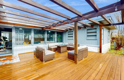 Del Mar House | Modern home with children's items, foosball & furnished deck - dog-friendly
