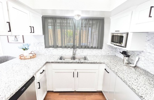 Robindell House | Modern Homely Family & Pet Friendly Oasis - Patio Dining