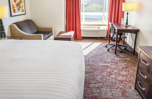 Rio Grande Hotel | Modern Hotel Room in Downtown SLC | Indoor Pool, Gym, Breakfast & Shuttle