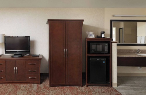 Rio Grande Hotel | Modern Hotel Room in Downtown SLC | Indoor Pool, Gym, Breakfast & Shuttle