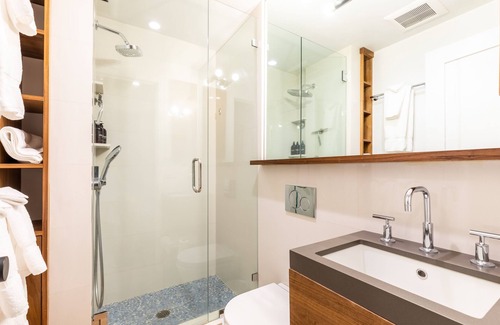 Truckee Hotel | Modern Hotel-Style Studio - Timber Creek Lodge #210 by RedAwning Save 10% on 3 Nights, 15% on 5 Nights!