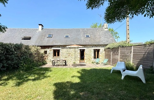 Lingreville Cottage | Modern house in Lingreville with enclosed garden