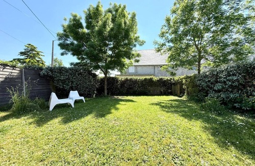 Lingreville Cottage | Modern house in Lingreville with enclosed garden