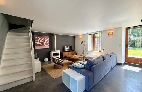 Lingreville Cottage | Modern house in Lingreville with enclosed garden