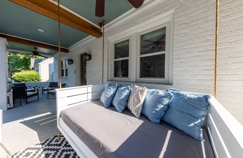 Eastwood House | Modern house—A perfect home away from home