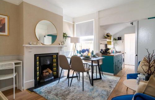 Luton House | Modern House By LiveStay Short Lets & Serviced Accommodation Luton With Private Garden, BBQ & Free WiFi