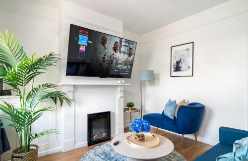Luton House | Modern House By LiveStay Short Lets & Serviced Accommodation Luton With Private Garden, BBQ & Free WiFi