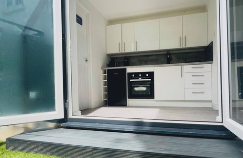 Bournemouth City Centre House | Modern house by the beach