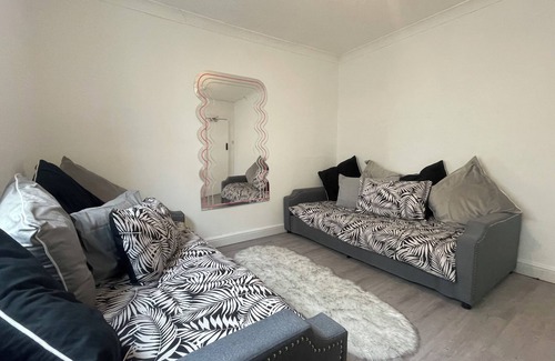 Bournemouth City Centre House | Modern house by the beach