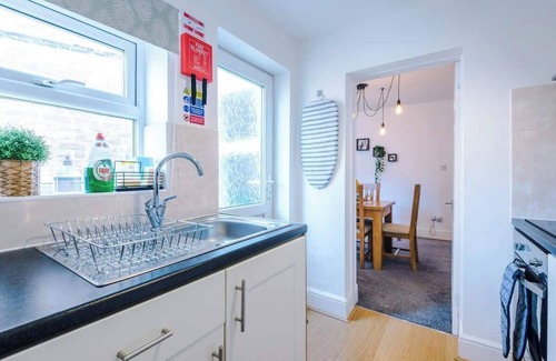 Chester Cottage | Modern house, city centre, perfect for groups!