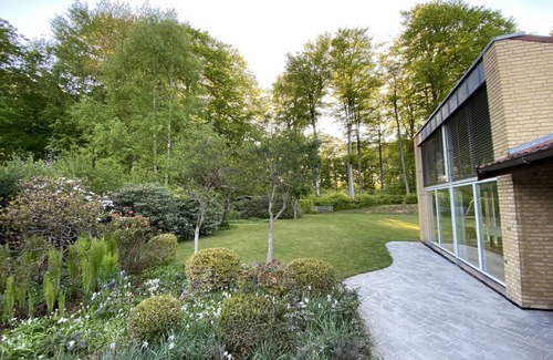 Vedbaek Villa | Modern house directly to forest