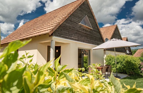 Lacapelle-Marival House | Modern house on small holiday park with pool