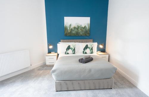 Padiham House | Modern House Ideal For Families and Contrators