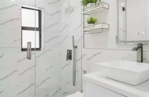 Flagami House | Modern House in Coral Gables