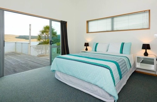Opononi House | Modern House with Expansive Harbour Views