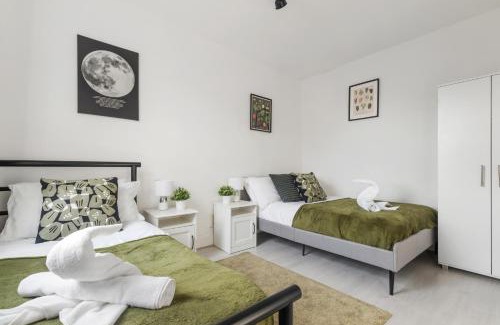 East Acton Apartment | Modern House with Free Parking near Wembley
