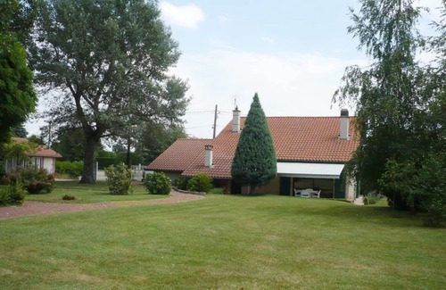 Renaison Cottage | Modern house with large garden and fireplace in Renaison