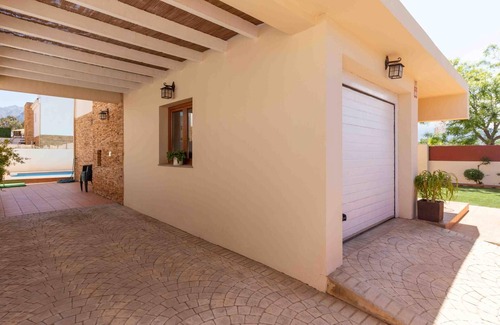 Durcal Cottage | Modern House with swimming pool, garden, mountain views and barbecue