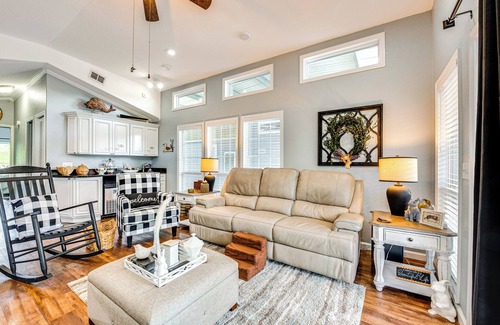 Bainbridge Cottage | Modern Houseboat on Flint River w/Dock!