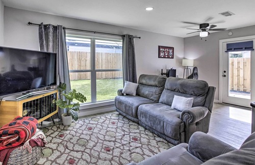 Garden Oaks House | Modern Houston Duplex < 9 Mi to The Galleria!