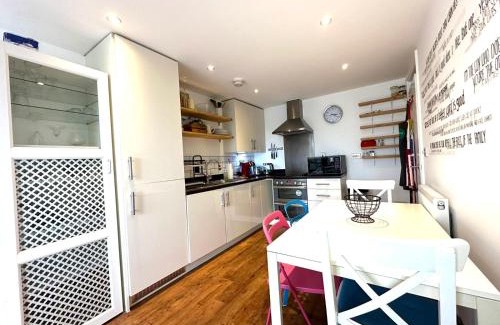 Dalston Apartment | Modern & Ideally Located 2BD Flat Heart of Dalston