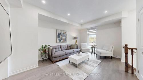 Gormley House | Modern in Richmond Hill