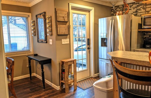 Bay Village House | Modern industrial chic open concept home - 15 mins from Downtown