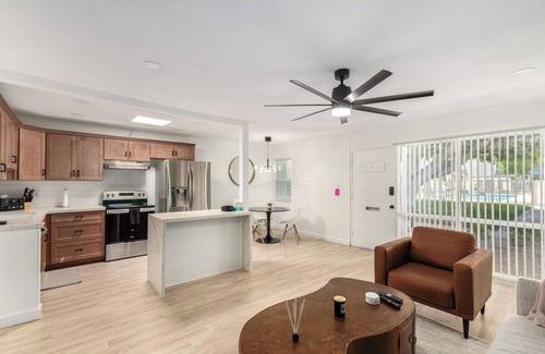 Heatherbrae House Apartment | Modern-Industrial Old Town Condo w/Pool, & W/D