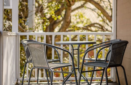 Hobart Central Business District Apartment | Modern inner-city apartment, 6 minute stroll to CBD with off-street car park